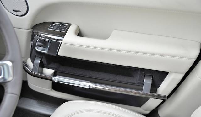 19_range_rover_665 <strong>Land Rover Range Rover 5.0 V8 SUPERCHARGED VOGUE|<br />ランドローバー レンジローバー 5.0 V8 スーパーチャージド ヴォーグ</strong>