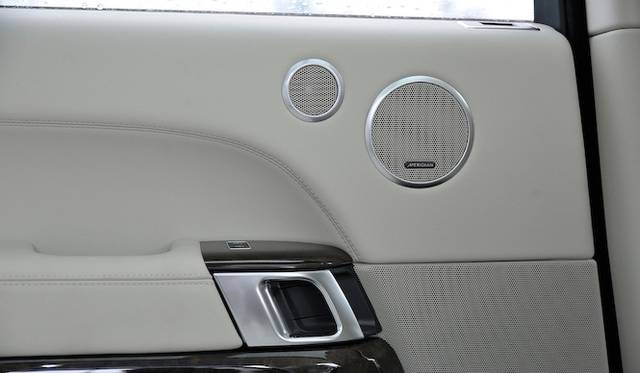 21_range_rover_665 <strong>Land Rover Range Rover 5.0 V8 SUPERCHARGED VOGUE|<br />ランドローバー レンジローバー 5.0 V8 スーパーチャージド ヴォーグ</strong>