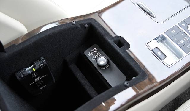 23_range_rover_665 <strong>Land Rover Range Rover 5.0 V8 SUPERCHARGED VOGUE|<br />ランドローバー レンジローバー 5.0 V8 スーパーチャージド ヴォーグ</strong>