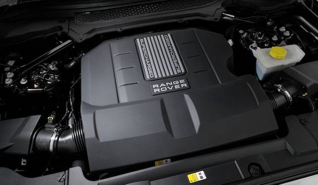 <strong>Land Rover Range Rover 5.0 V8 SUPERCHARGED VOGUE｜<br />ランドローバー レンジローバー 5.0 V8 スーパーチャージド ヴォーグ</strong><br />「5.0 V8 SUPERCHARGED VOGUE」に搭載される、5リッターV型8気筒スーパーチャージドエンジンは最高出力510ps、最大トルク625Nmを発生する