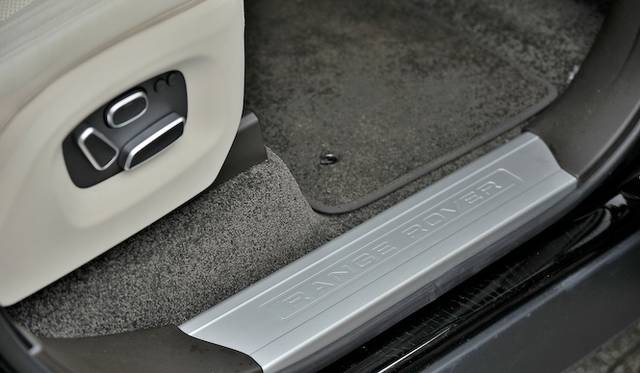 <strong>Land Rover Range Rover 5.0 V8 SUPERCHARGED VOGUE｜<br />ランドローバー レンジローバー 5.0 V8 スーパーチャージド ヴォーグ</strong>