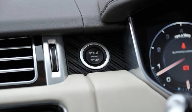 <strong>Land Rover Range Rover 5.0 V8 SUPERCHARGED VOGUE｜<br />ランドローバー レンジローバー 5.0 V8 スーパーチャージド ヴォーグ</strong>