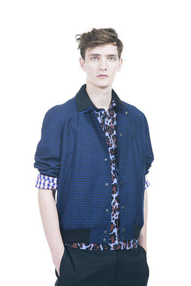 <strong>FRED PERRY｜フレッドペリー</strong>　2013年春夏コレクション　Check Bomber Jacket 7万6650円、Panther Print Shirt 2万3100円