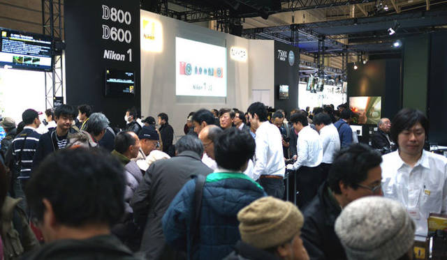 <strong>Nikon｜ニコン</strong>　ニコンブースは初日から大盛況