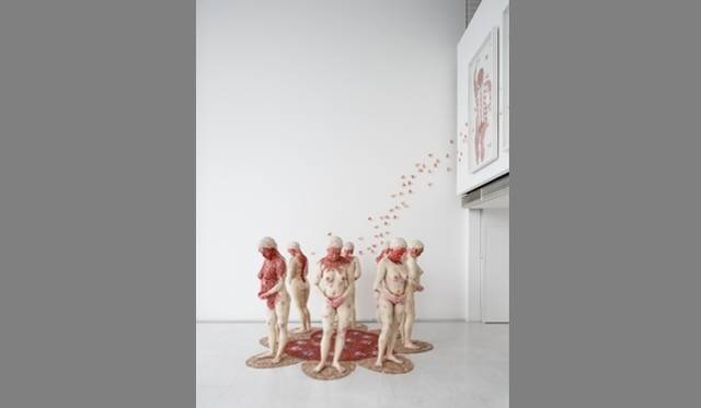 <strong>ESPACE LOUIS VUITTON TOKYO｜Urban Narratives  ―ある都市の物語―</strong>　Rather Protecting Drea, 2012 Untitled, 2011 ©Louis Vuitton / Jérémie Souteyrat Courtesy of Espace Louis Vuitton Tokyo