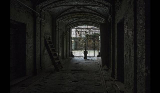 <strong>ART FILE 07｜「Maurizio Cattelan AMEN」</strong>　Him, 2001 Courtesy of Maurizio Cattelan’s Archive