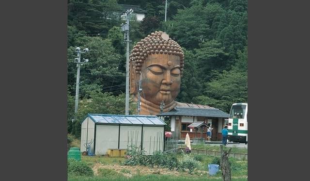 <strong>ART│『路上と観察をめぐる表現史－考現学以後』展</strong>　都築響一《ハニベ巌窟院》（珍日本紀行）1994 東京都写真美術館蔵 ©Kyoichi Tsuzuki