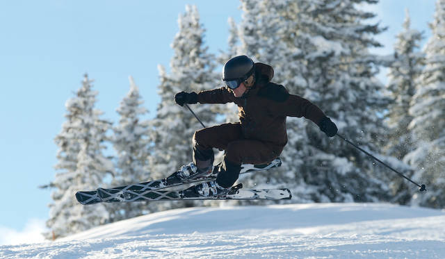 <strong>zai for BENTLEY｜ザイ フォー ベントレー</strong><br />「zai for BENTLEY」は、卓越した振動吸収性能を有し、ハイスピードスキーでもまったく不安を抱かずに滑ることができた