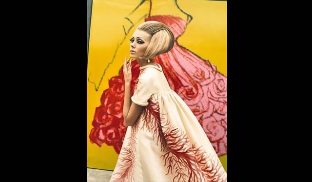 <strong>ART FILE 08｜「Valentino: Master of Couture」</strong> Valentino dress from S/S 1969, 2000 © Ruven Affanador