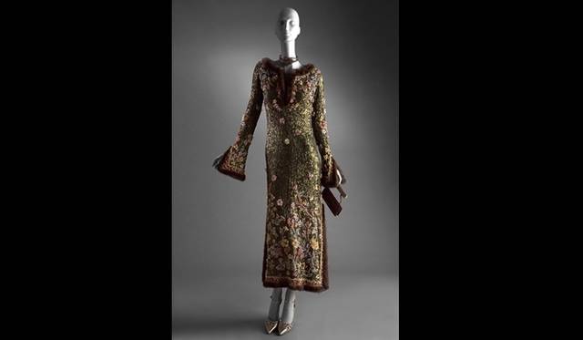 <strong>ART FILE 08｜「Valentino: Master of Couture」</strong> 2002 2003 Fall Winter HC embroidered oriental dress © Valentino Garavani Virtual Museum