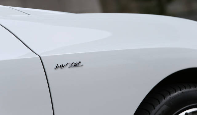<strong>Bentley Continental GT Speed｜ベントレー コンチネンタル GT スピード</strong><br />GT スピードから、W12エンジン搭載モデルには、「W12」のバッヂがつくようになった