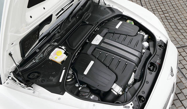 <strong>Bentley Continental GT Speed｜ベントレー コンチネンタル GT スピード</strong><br />フロントに搭載されるのは6リッターのW型12気筒エンジン　通常の「コンチネンタル GT」比で50psのパワーアップを果たした