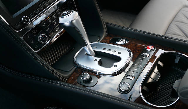 <strong>Bentley Continental GT Speed｜ベントレー コンチネンタル GT スピード</strong><br />トランスミッションはZF製の8段オートマチックトランスミッション