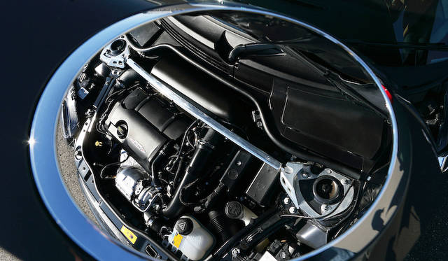 BMWとプジョーシトロエングループ（PSA）によって生み出された1.6リッター直列4気筒DOHCエンジン。GPに搭載されるそれは、徹底的なチューニングにより、最高出力は6,000rpmで160kW（218ps）に達する。