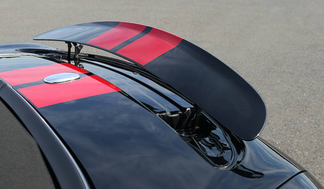 80km/hを超えると自動的にせりあがるリアスポイラー