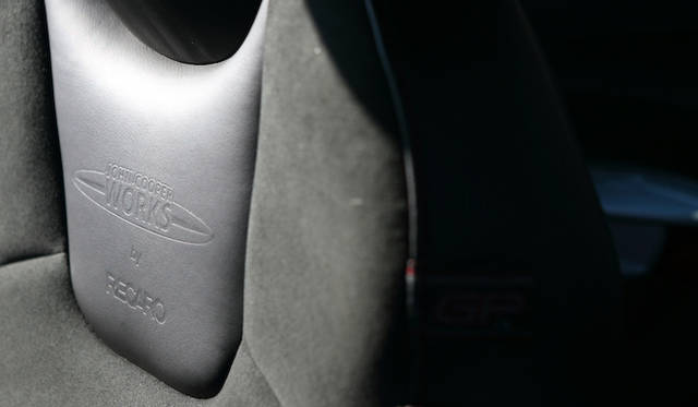 RECAROスポーツシートは40万円のオプション（ロードスターのみ20万円）