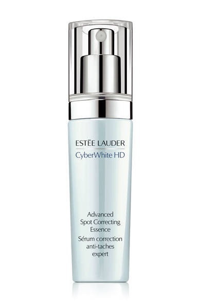 <strong>ESTĒE LAUDER｜エスティ ローダー</strong> <br /> <br />すでに存在するシミは日に日に薄くなり、シミ予備軍ともいえる微細な色素は先手でブロックしてくれるという、まさに魔法のような美容液！　あらたに、大気汚染物質によるシミにも着目したテクノロジーを採用し、“エスティ ローダー史上、最強のホワイトニング美容液”と銘打って登場しただけあり、その効果には期待大。<br /> <br />サイバー ホワイト HD アドバンス スポッツ コレクティング エッセンス<br />[30ml]　1万1550円　※医薬部外品<br />3月1日（金）発売<br /><br />エスティ ローダー<br />Tel. 03-5251-3386 <br />http://www.esteelauder.co.jp