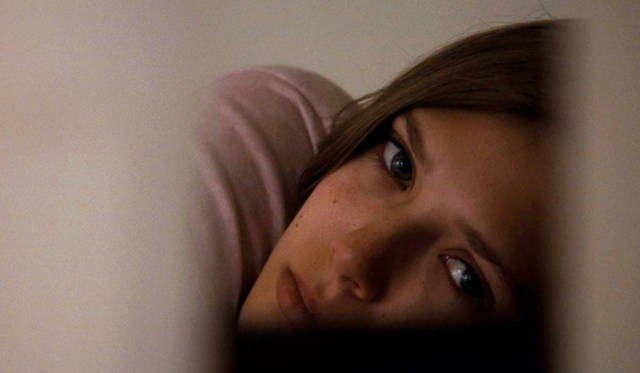 <strong>MOVIE｜『マーサ、あるいはマーシー・メイ』</strong>　1994年の設立以来、映画ファンの支持を獲得してきたスタジオ「フォックス・サーチライト」から、またも深い恐怖が観る者の気持ちをえぐるようなサスペンスが誕生した　© 2013 Twentieth Century Fox Home Entertainment LLC. All Rights Reserved.