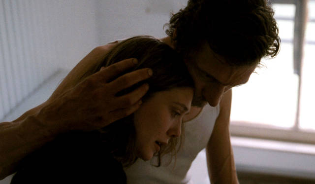 <strong>MOVIE｜『マーサ、あるいはマーシー・メイ』</strong>　© 2013 Twentieth Century Fox Home Entertainment LLC. All Rights Reserved.