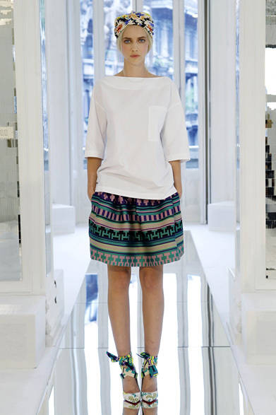 <strong>MSGM｜エムエスジーエム</strong>　2013年春夏コレクション　プルオーバー 2万3100円、スカート4万2000円