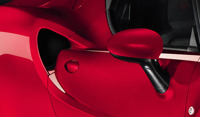 <strong>Alfa Romeo 4C｜アルファ ロメオ 4C</strong>