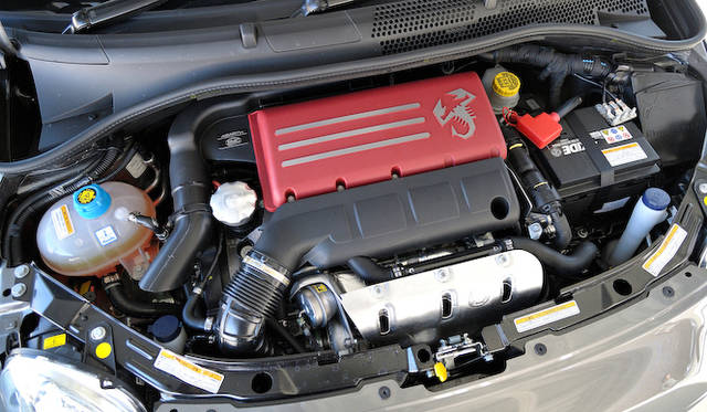 搭載されるのは1,368ccの 直列4気筒 DOHC ターボエンジン。最高出力118kW（160ps）/ 5,500rpm、最大トルク206Nm（21.0kgm） / 2,000rpmを発生。また「SPORTスイッチ」使用時には、230Nm（23.5kgm）/3,000rpmを絞り出す