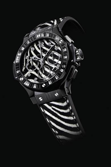 <strong>ビッグ・バン ゼブラ</strong><br />ムーブメント│自動巻き機械式クロノグラフ、キャリバーHUB4300<br />石数│37石<br />ケース│径41ミリ<br />ベゼル│17個のホワイトトパーズ、31個のブラックスピネル、6個のH型フラットシェイプのチタニウム製ビス<br />ガラス│サファイアガラス（両面無反射コーティング）<br />防水性│10気圧（100メートル防水）<br />ダイヤル│ゼブラプリント、8個のダイヤモンドインデックス（計約0.14ct）<br />パワーリザーブ│約42時間<br />発売日│2013年夏予定<br />価格│ビッグ・バン ゼブラ ブラック281万4000円<br /><br />ウブロジャパン<br />Tel.03-3434-3002