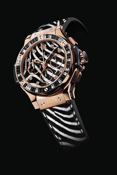 <strong>ビッグ・バン ゼブラ</strong><br />ムーブメント│自動巻き機械式クロノグラフ、キャリバーHUB4300<br />石数│37石<br />ケース│径41ミリ<br />ベゼル│17個のホワイトトパーズ、31個のブラックスピネル、6個のH型フラットシェイプのチタニウム製ビス<br />ガラス│サファイアガラス（両面無反射コーティング）<br />防水性│10気圧（100メートル防水）<br />ダイヤル│ゼブラプリント、8個のダイヤモンドインデックス（計約0.14ct）<br />パワーリザーブ│約42時間<br />発売日│2013年夏予定<br />価格│ビッグ・バン ゼブラ ゴールド412万6500円<br /><br />ウブロジャパン<br />Tel.03-3434-3002