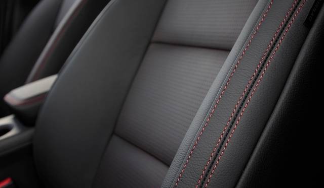 ひとつのライトで、ロービームとハイビームを担当するバイキセノンヘッドライト　A 180 BlueEFFICIENCYでは20万円のパッケージオプションに含まれる