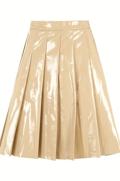 昨年10月に第一弾が発売され世界中で好評を博した、J.W. アンダーソンとトップショップのコラボレーション。その第二弾アイテムが、3月8日に発売決定。また、今回のコラボレーションを記念したさまざまなスペシャルイベントも開催される。<br /><br />クリーム パテントスカート<br />5250円