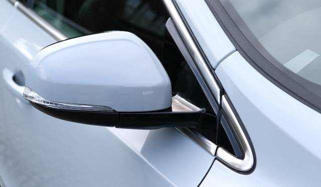 ドアミラーステーは日本市場向けのもの