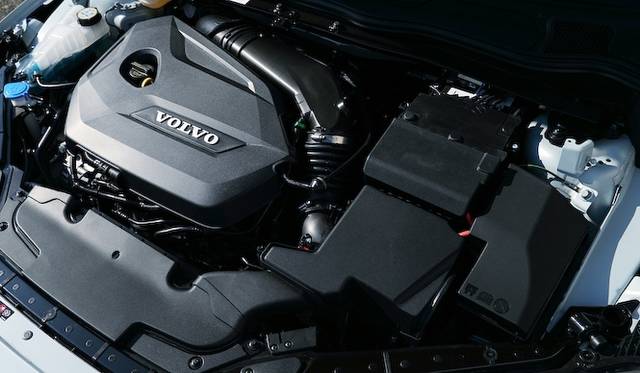 1.6リッター直列4気筒ターボエンジンは、 最高出力132kW（180ps）/ 5,700rpm、最大トルク240Nm（24.5kgm）/ 1,600-5,000rpmというスペック