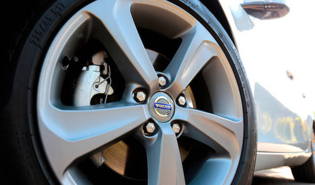 17インチアルミホイール“Segomo”はV40 T4 SEに標準装備