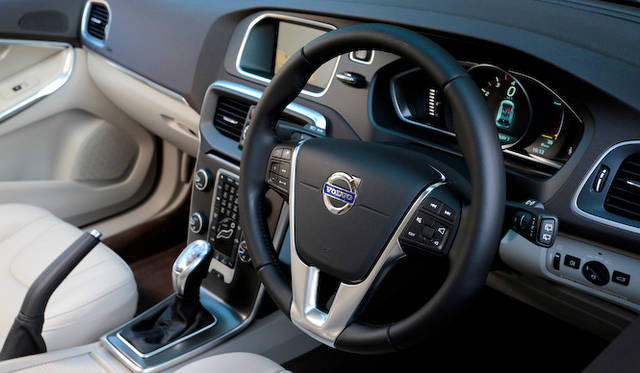 エンジンは1.6リッター直列4気筒ターボ。132kW（180ps）の最高出力を5,700rpmで、240Nm（24.5kgm）の最大トルクは1,600-5,000rpm