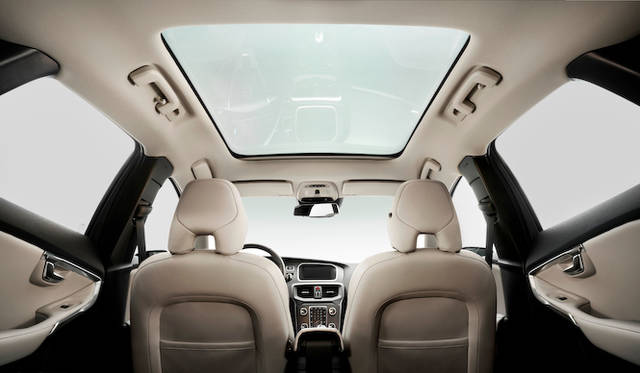 パノラマガラスルーフはV40 T4 SEに18万円のオプション