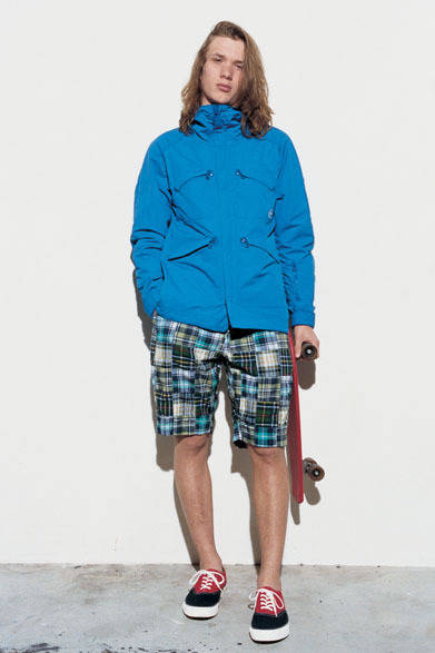 <strong>SOPHNET.｜ソフネット</strong>　2013春夏コレクション　コート7万1400円、ショートパンツ2万1000円、シューズ1万4700円