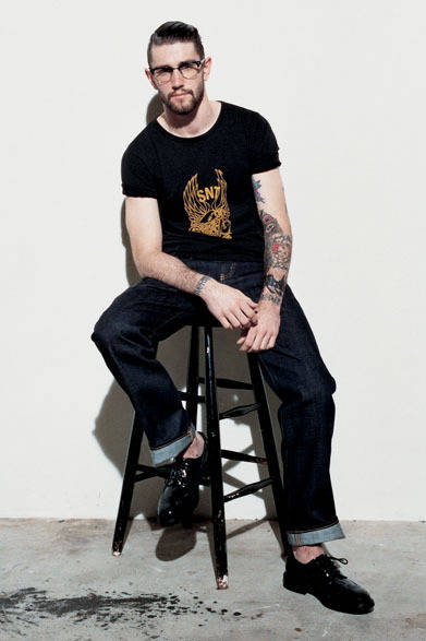 <strong>SOPHNET.｜ソフネット</strong>　2013春夏コレクション　Tシャツ8400円、ジーンズ2万3100円、シューズ7万1400円