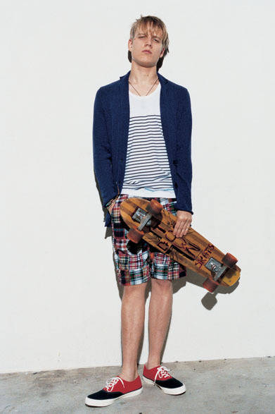 <strong>SOPHNET.｜ソフネット</strong>　2013春夏コレクション　ジャケット3万6750円、タンクトップ9450円、ショートパンツ2万1000円、ブレスレット1万4700円、1万2600円、シューズ1万4700円