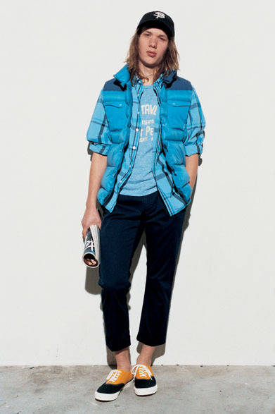 <strong>SOPHNET.｜ソフネット</strong>　2013春夏コレクション　ベスト5万6700円、シャツ2万2050円、Tシャツ8400円、パンツ2万4150円、キャップ8400円、シューズ1万4700円