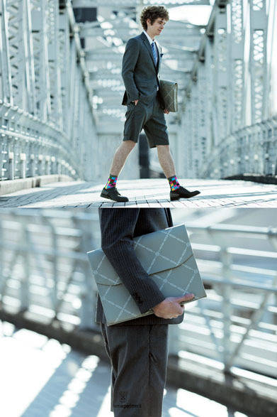 <strong>uniform experiment｜ユニフォーム・エクスペリメント</strong>　ジャケット6万3000円、シャツ2万6260円、ショートパンツ3万1500円、ネクタイ1万2600円、ソックス3150円、シューズ7万3500円、バッグ2万4150円