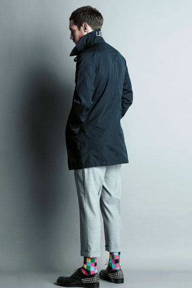 <strong>uniform experiment｜ユニフォーム・エクスペリメント</strong>　コート5万1450円、パンツ3万4650円、ソックス3150円、シューズ7万3500円