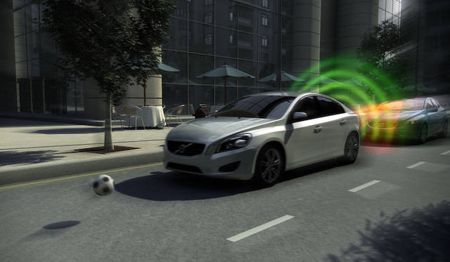 前車への追突を回避、軽減するシティセーフティ