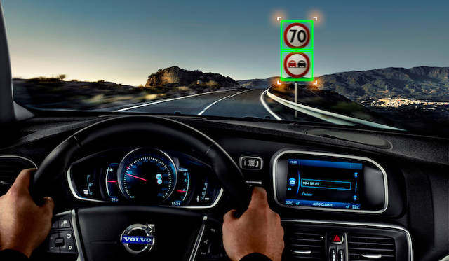 ロードサインインフォメーション　制限速度を認識しドライバーに伝える