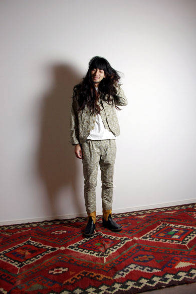 <strong>3D soft texture decorative construction art｜スリーディー ソフト テクスチャ デコラティブ コンストラクション アート</strong>　2013春夏コレクション　SIERRA MADRE JKT 3万9900円、SIERRA MADRE VEST 2万5200円、SIERRA MADRE PANTS 2万7300円