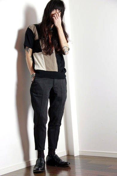 <strong>3D soft texture decorative construction art｜スリーディー ソフト テクスチャ デコラティブ コンストラクション アート</strong>　2013春夏コレクション　MONDRIAN KNIT 2万2050円、CYCLE PANTS 2万9400円