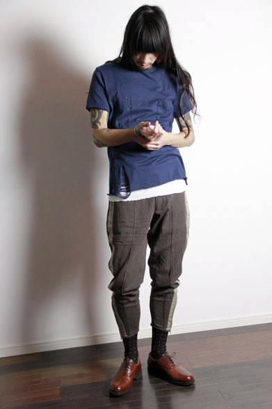 <strong>3D soft texture decorative construction art｜スリーディー ソフト テクスチャ デコラティブ コンストラクション アート</strong>　2013春夏コレクション　CRASH TEE 1万5750円、RIB TANKTOP 8400円、CYCLE PANTS 2万9400円