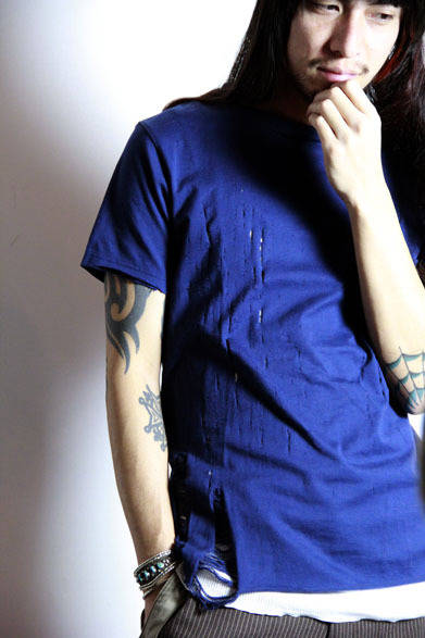 <strong>3D soft texture decorative construction art｜スリーディー ソフト テクスチャ デコラティブ コンストラクション アート</strong>　2013春夏コレクション　CRASH TEE 1万5750円、RIB TANKTOP 8400円、CYCLE PANTS 2万9400円