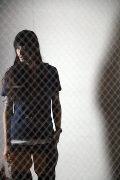 <strong>3D soft texture decorative construction art｜スリーディー ソフト テクスチャ デコラティブ コンストラクション アート</strong>　2013春夏コレクション　CRASH TEE 1万5750円、RIB TANKTOP 8400円、CYCLE PANTS 2万9400円