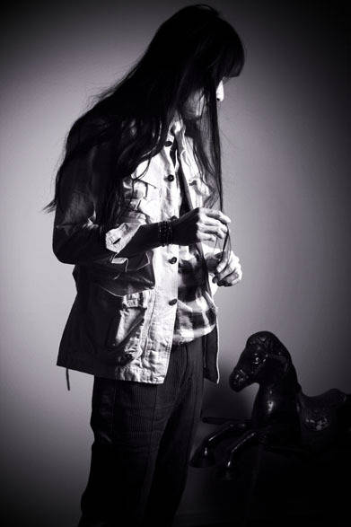 <strong>3D soft texture decorative construction art｜スリーディー ソフト テクスチャ デコラティブ コンストラクション アート</strong>　2013春夏コレクション　FRENCH LINEN JKT（3D ART × LITTLE VINTAGE）2万9400円、WESTERN HENRY SHIRT 1万8900円、CYCLE PANTS 2万9400円