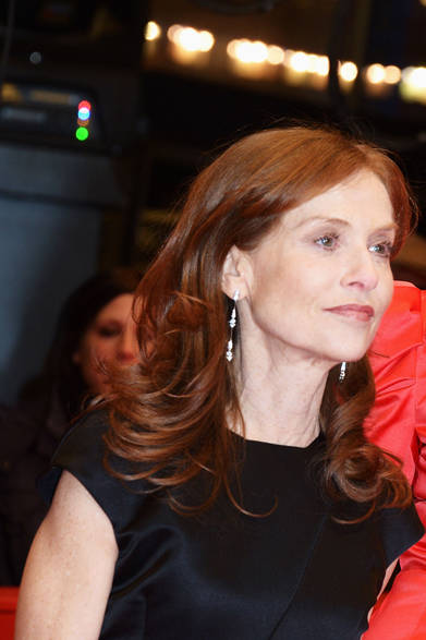 <strong>Anna Wintour｜アナ・ウィンター</strong><br /><br />2013年秋冬マルベリーのフロントローに現れたアメリカ版『ヴォーグ』の編集長アナ・ウィンター。